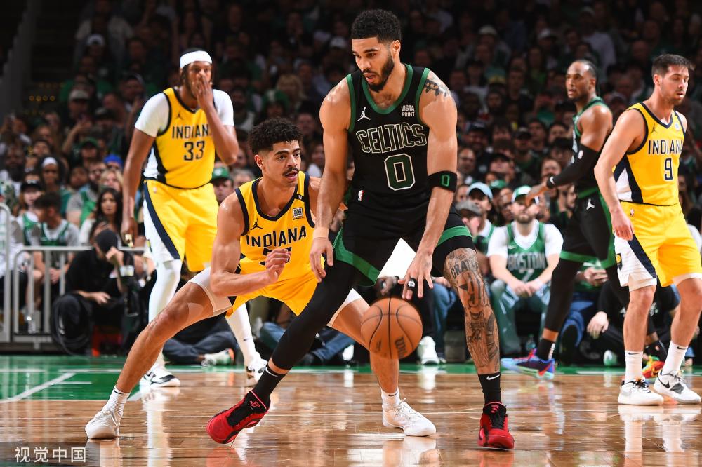 但他坚持与 但他坚持与